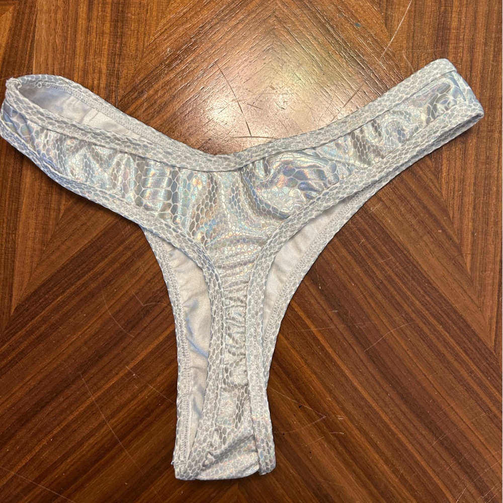 Iridescent rave outfit (or swimwear) - Picture 3 of 12